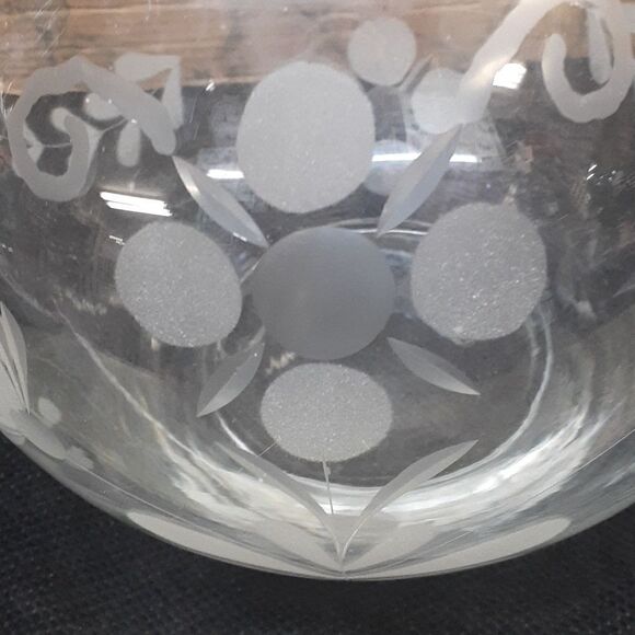 Gorgeous vintage etched flowers and leaves on globe style glass bowl. - Picture 5 of 5